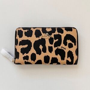 Coach Medium Zip Wallet
